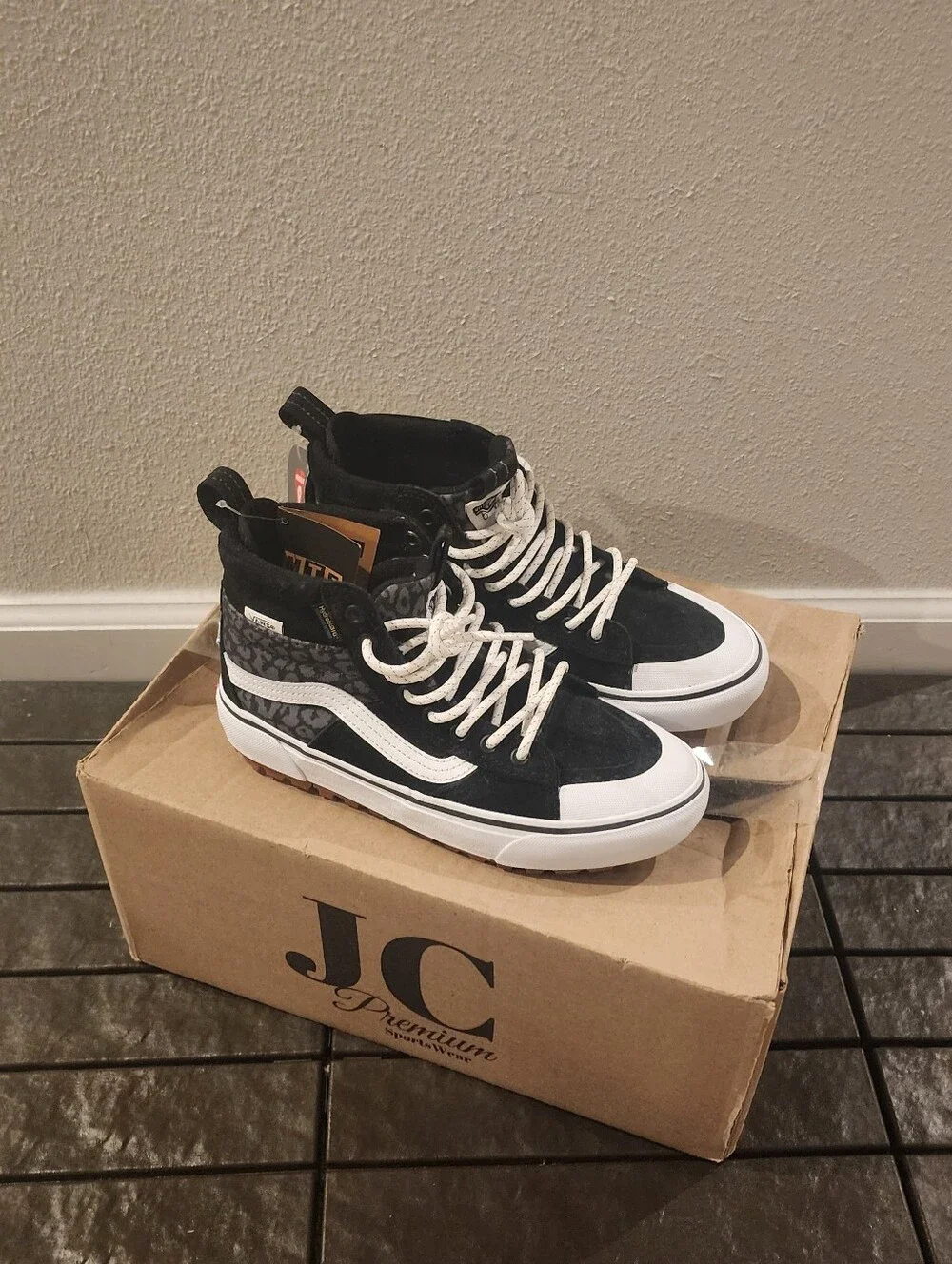 Women's Vans Sk8-Hi MTE-2 Boots - Black/White 'Leopard'